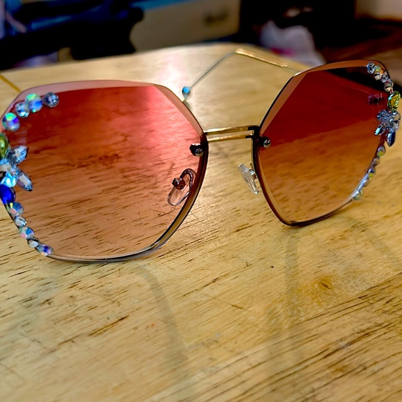 Rhinestone sunglasses in Red/orange - Picture 1 of 3